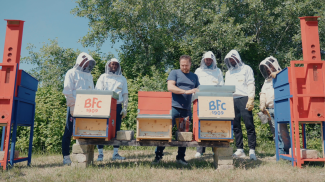 Il Bologna FC inaugura l’apiario BeeFC con le arnie tecnologiche di Beeing per la tutela delle api